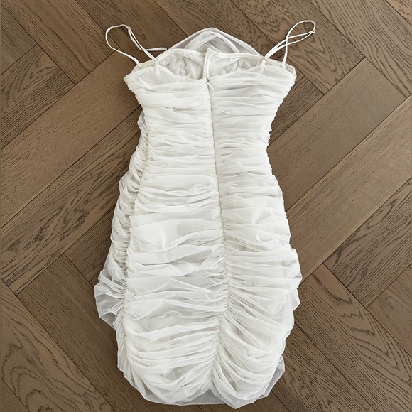 House of London white ruched dress - Picture 2 of 3